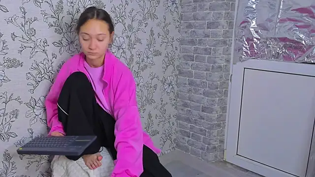 Snapshot of EllaSky_xoxo chatting on 11/15/25, 12:41 EllaSky xoxo online show from 11/15/25, 12:41