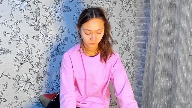 Snapshot of EllaSky_xoxo chatting on 11/15/25, 06:15 EllaSky xoxo online show from 11/15/25, 06:15