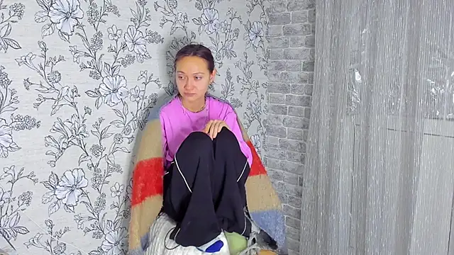 Snapshot of EllaSky_xoxo chatting on 11/20/25, 08:08 EllaSky xoxo online show from 11/20/25, 08:08