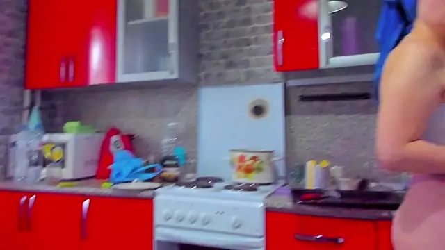 Snapshot of EllaSky_xoxo chatting on 11/28/25, 12:24 EllaSky xoxo online show from 11/28/25, 12:24