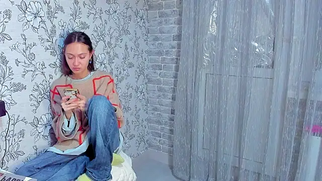 Snapshot of EllaSky_xoxo chatting on 12/13/25, 08:25 EllaSky xoxo online show from 12/13/25, 08:25