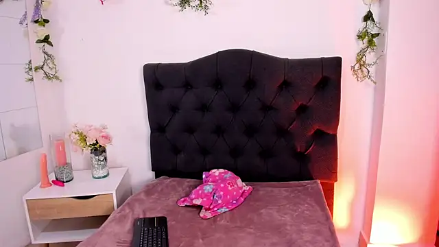 Alyssa jones online show from 12/28/24, 03:47