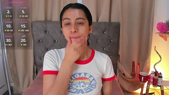 Snapshot of Alyssa_jones chatting on 03/05/26, 02:13 Alyssa jones online show from 03/05/26, 02:13