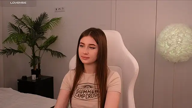 Lilly Colins online show from 01/27/25, 05:58