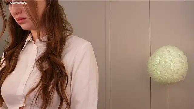 Lilly Colins online show from 01/30/25, 03:29