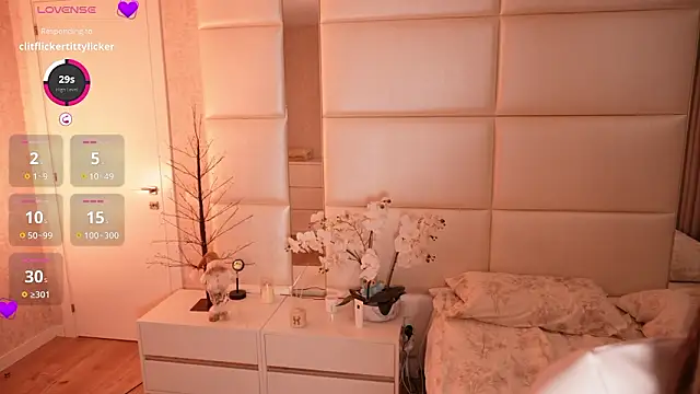 Lilly Colins online show from 01/18/26, 08:23