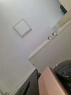 Snapshot of Izza_Belle chatting on 10/23/25, 06:56 Izza Belle online show from 10/23/25, 06:56