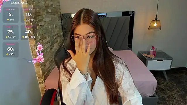 LIANEUMANN online show from 12/07/24, 07:32