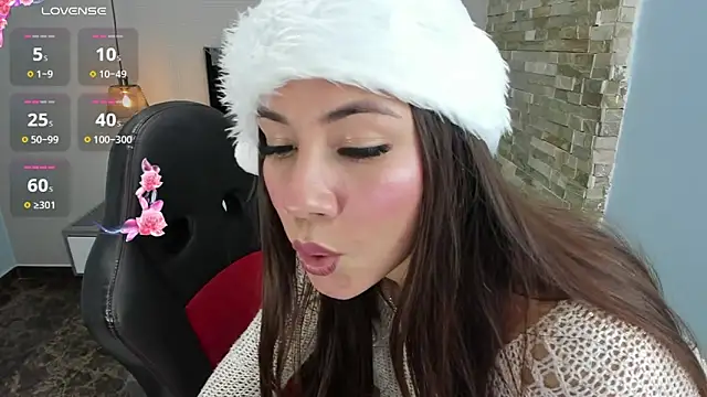 LIANEUMANN online show from 12/18/24, 10:35