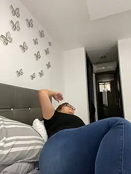 AntonellaAlondra4 online show from 02/18/25, 04:05