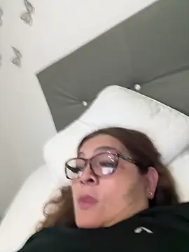 Snapshot of AntonellaAlondra4 chatting on 12/17/25, 02:17 AntonellaAlondra4 online show from 12/17/25, 02:17