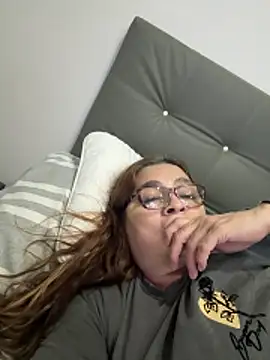 Snapshot of AntonellaAlondra4 chatting on 02/13/26, 02:40 AntonellaAlondra4 online show from 02/13/26, 02:40