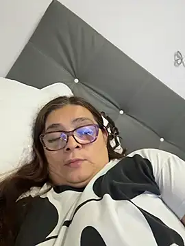 Snapshot of AntonellaAlondra4 chatting on 03/11/26, 03:45 AntonellaAlondra4 online show from 03/11/26, 03:45