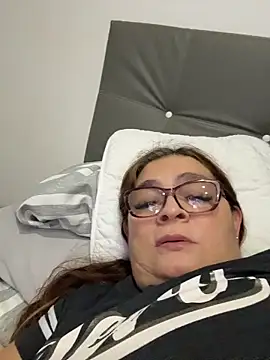 Snapshot of AntonellaAlondra4 chatting on 03/25/26, 03:01 AntonellaAlondra4 online show from 03/25/26, 03:01