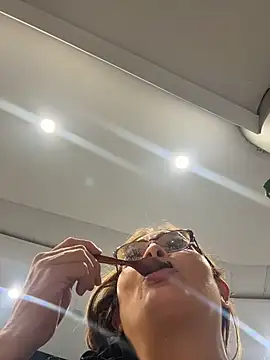 Snapshot of AntonellaAlondra4 chatting on 04/05/26, 12:52 AntonellaAlondra4 online show from 04/05/26, 12:52