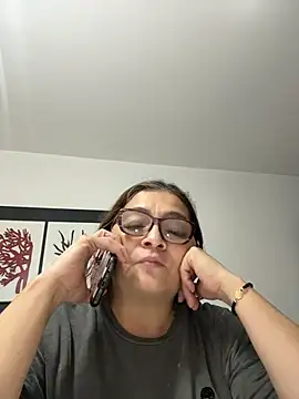 Snapshot of AntonellaAlondra4 chatting on 04/12/26, 03:11 AntonellaAlondra4 online show from 04/12/26, 03:11