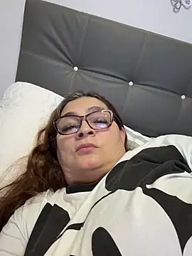 Snapshot of AntonellaAlondra4 chatting on 04/17/26, 03:31 AntonellaAlondra4 online show from 04/17/26, 03:31