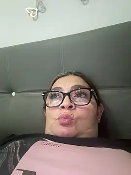 AntonellaAlondra4 online show from 05/31/26, 09:05
