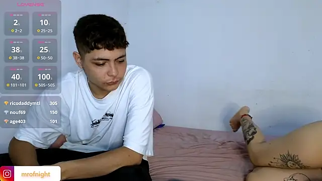 Snapshot of kitty_of_nighttt chatting on 11/21/25, 10:41 kitty of nighttt online show from 11/21/25, 10:41