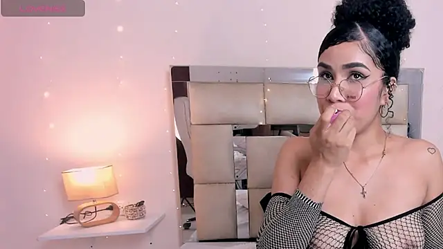 Snapshot of saraandstiven chatting on 01/13/25, 07:43 saraandstiven online show from 01/13/25, 07:43