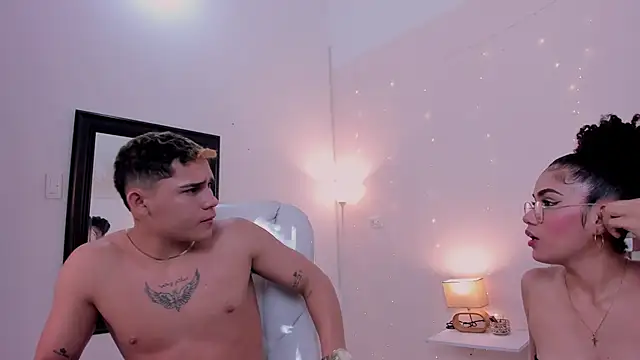 Snapshot of saraandstiven chatting on 02/06/25, 04:10 saraandstiven online show from 02/06/25, 04:10