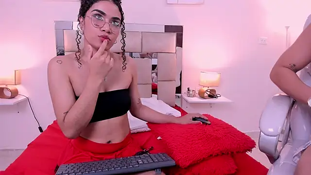 Snapshot of saraandstiven chatting on 03/14/25, 09:14 saraandstiven online show from 03/14/25, 09:14