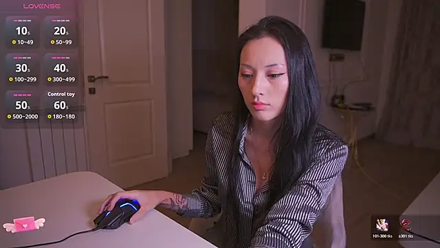 Snapshot of hana99 chatting on 10/25/25, 10:26 hana99 online show from 10/25/25, 10:26