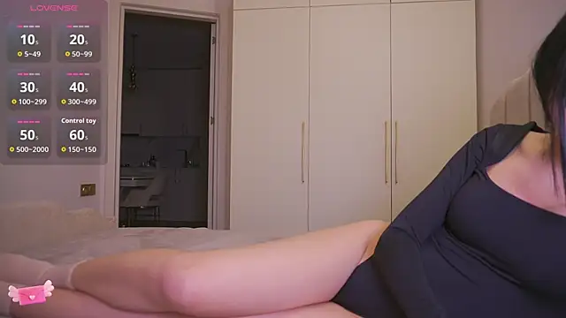 Snapshot of hana99 chatting on 02/05/26, 01:10 hana99 online show from 02/05/26, 01:10