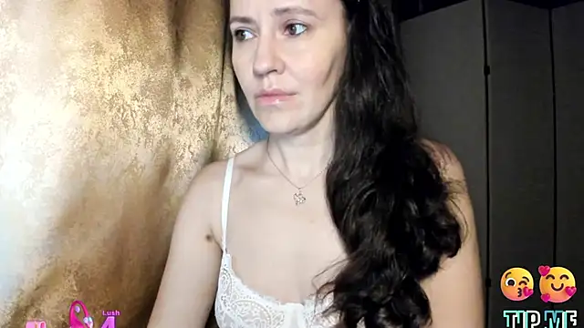 Snapshot of Found_Me chatting on 11/13/25, 01:04 Found Me online show from 11/13/25, 01:04