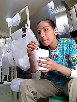 Snapshot of Alisson_420 chatting on 12/02/25, 04:02 Alisson 420 online show from 12/02/25, 04:02