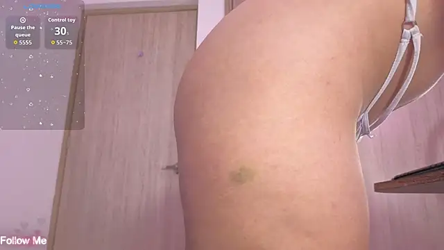 Snapshot of sweetnaughty_candy chatting on 10/09/25, 07:45 sweetnaughty candy online show from 10/09/25, 07:45