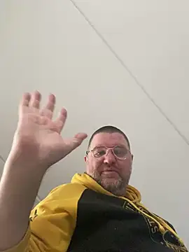 Snapshot of thetobmaster200 chatting on 12/02/24, 12:29 thetobmaster200 online show from 12/02/24, 12:29