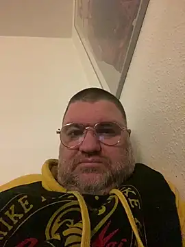 Snapshot of thetobmaster200 chatting on 12/03/24, 03:20 thetobmaster200 online show from 12/03/24, 03:20