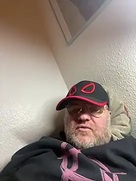 Snapshot of thetobmaster200 chatting on 12/22/24, 03:44 thetobmaster200 online show from 12/22/24, 03:44