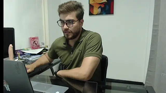 Snapshot of Dylanwish chatting on 12/17/24, 11:27 Dylanwish online show from 12/17/24, 11:27