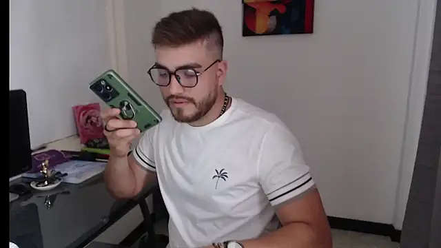 Snapshot of Dylanwish chatting on 12/26/24, 07:49 Dylanwish online show from 12/26/24, 07:49