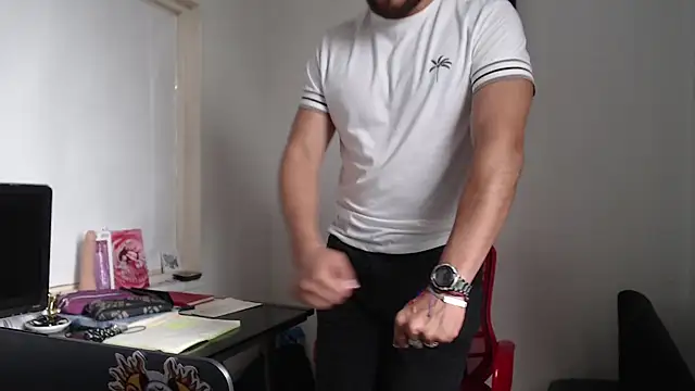 Snapshot of Dylanwish chatting on 02/18/25, 08:36 Dylanwish online show from 02/18/25, 08:36