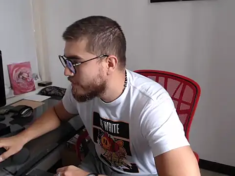 Snapshot of Dylanwish chatting on 10/04/25, 07:45 Dylanwish online show from 10/04/25, 07:45