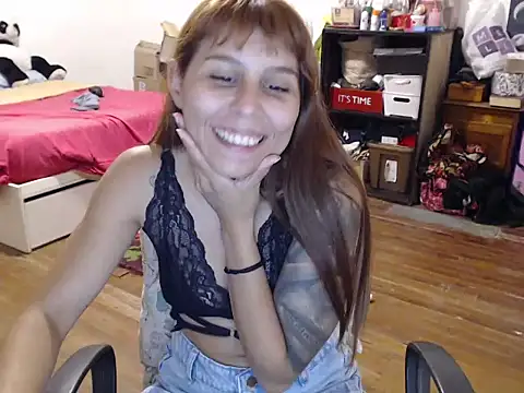 Snapshot of bunnylolaa4 chatting on 02/10/25, 01:03 bunnylolaa4 online show from 02/10/25, 01:03