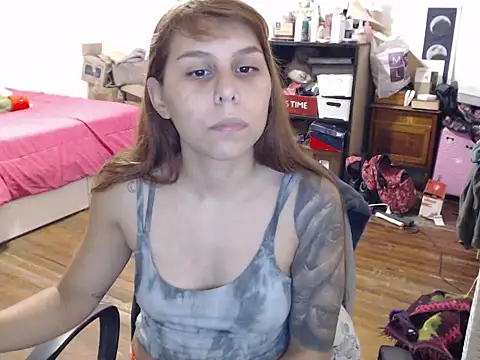 Snapshot of bunnylolaa4 chatting on 03/18/25, 02:04 bunnylolaa4 online show from 03/18/25, 02:04