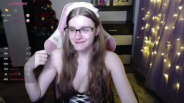 Snapshot of Tomato_Tease chatting on 12/19/25, 05:25 Tomato Tease online show from 12/19/25, 05:25