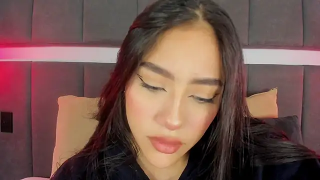 nicolle pierce online show from 10/03/25, 01:30