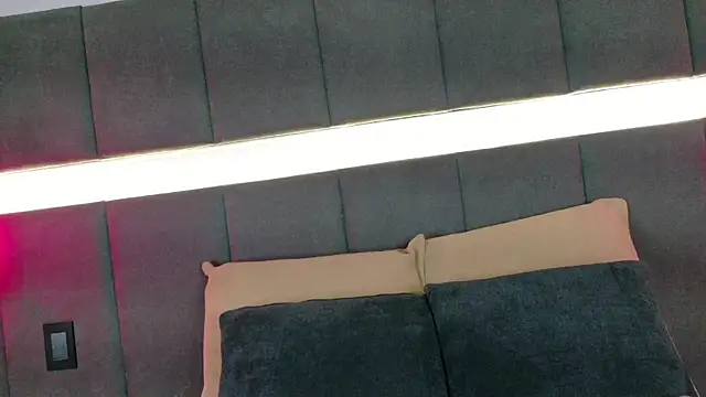 nicolle pierce online show from 10/31/25, 02:07