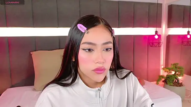 nicolle pierce online show from 11/14/25, 02:49