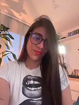 Snapshot of MariaIsabella8 chatting on 03/28/26, 10:42 MariaIsabella8 online show from 03/28/26, 10:42