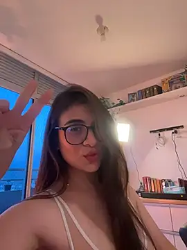 Snapshot of MariaIsabella8 chatting on 04/01/26, 11:02 MariaIsabella8 online show from 04/01/26, 11:02