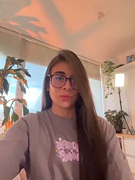 Snapshot of MariaIsabella8 chatting on 04/15/26, 08:31 MariaIsabella8 online show from 04/15/26, 08:31