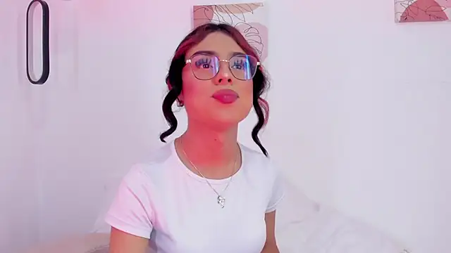 Snapshot of samantha__fairy chatting on 02/02/25, 04:22 samantha fairy online show from 02/02/25, 04:22