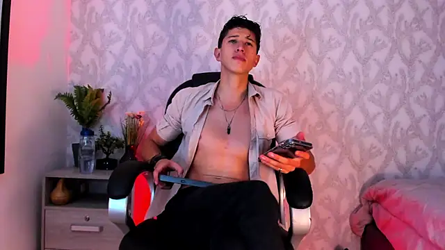 Snapshot of Dorianmistery2322_ chatting on 12/06/24, 03:30 Dorianmistery2322  online show from 12/06/24, 03:30