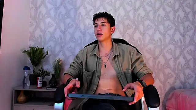 Snapshot of Dorianmistery2322_ chatting on 12/17/24, 10:23 Dorianmistery2322  online show from 12/17/24, 10:23